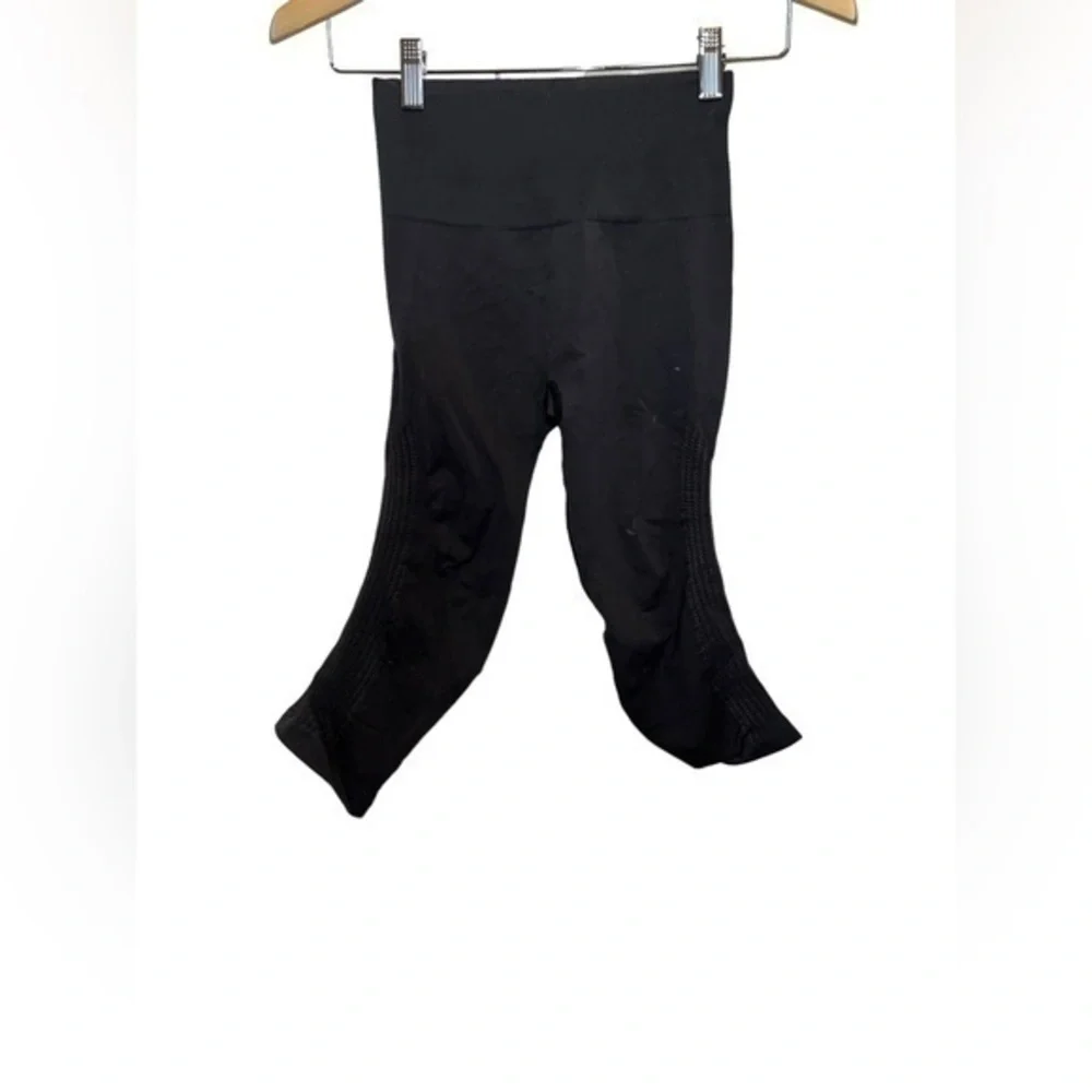 Lululemon Athletica shaper 6